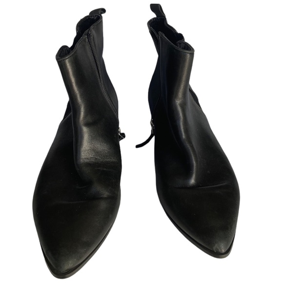 DKNY Talie Black Leather Pointed Toe Block Heel Zip-Up Pull Tab Ankle Bootie - Picture 4 of 9